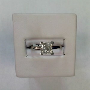  white Gold ring size 7 