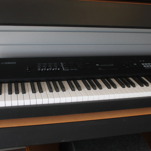 Yamaha MX88 Music Synthesizer