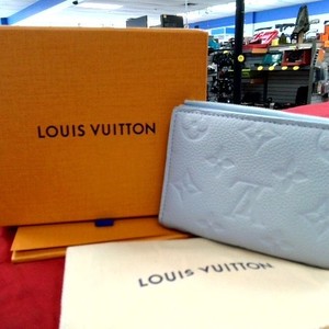 Louis Vuitton Lisa Wallet