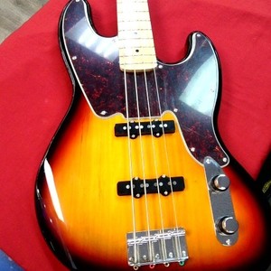 Squier by Fender Jazz Bass, comes with soft case