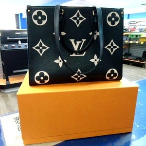 Louis Vuitton  On the Go PM