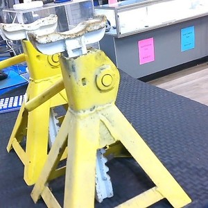metel jack stands yello