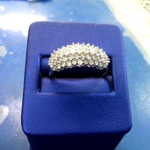 Women's 10 kt White Gold Ring - Cluster Style Setting; Size 8.5