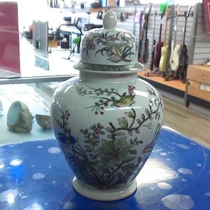 Andrea  By Sadek  vase/urn with little birds