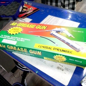 Central Pneumatic Air Grease Gun