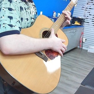 Yamaha F335 acoustic guitrar