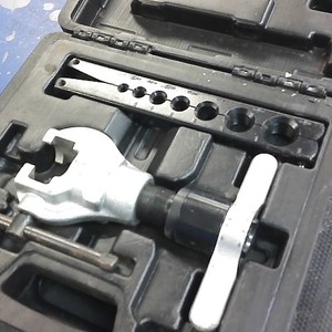 JB eccentric cone flarin tool