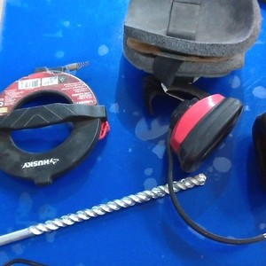 Misc Tools Earphones kneepads etc