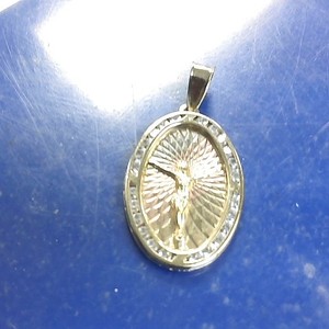 10kt Tri-Color Pendant with Jesus in Center
