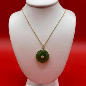  14 kt Yellow Gold Round Circle Green Pendant Necklace w Small Diamond Accent