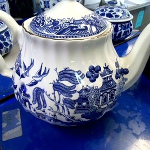 Churchill tea pot