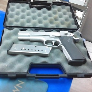 SMITH & WESSON 1006