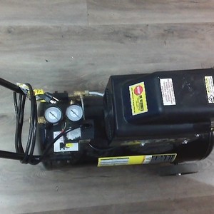 Central Pneumatic 8 gallon 125 psi air compressor