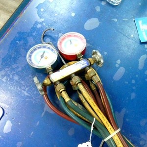 Yellow Jacket Gauges