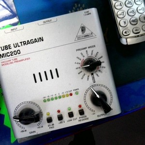 Behringer MIC 200