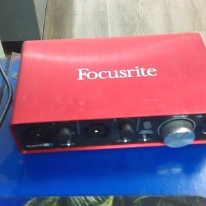 Focusrite Scarlett 2I2