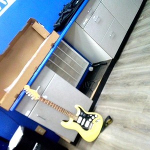 fender STRATOCASTER